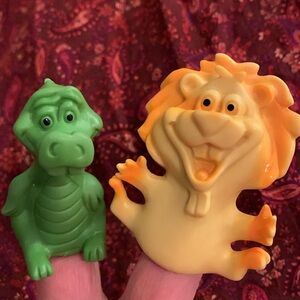 ⭐️ 2 Vintage 1970’s Crest Toothpaste Zoo Animals Finger Puppets Lion & Alligator